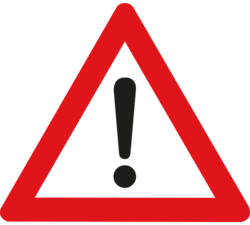 Ein Signalschild mit einem roten Dreieck und einem schwarzen Ausrufezeichen. 